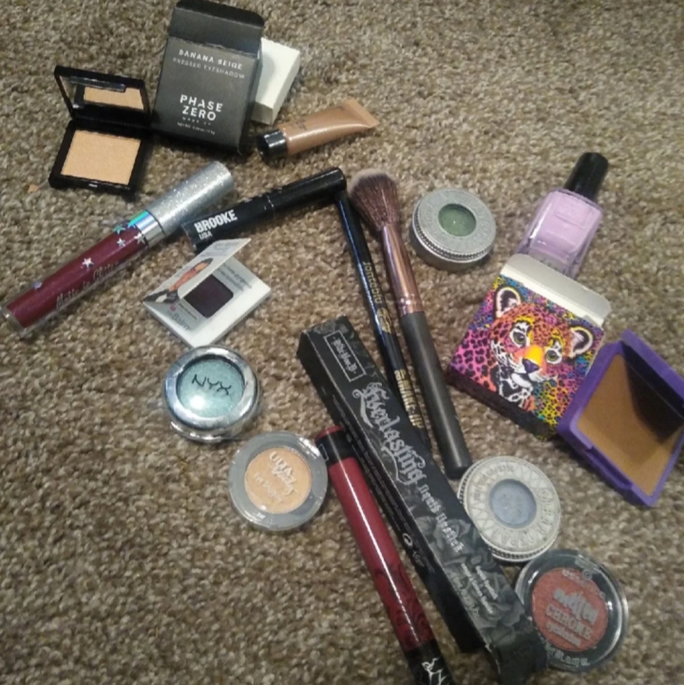 Makeup bundle
